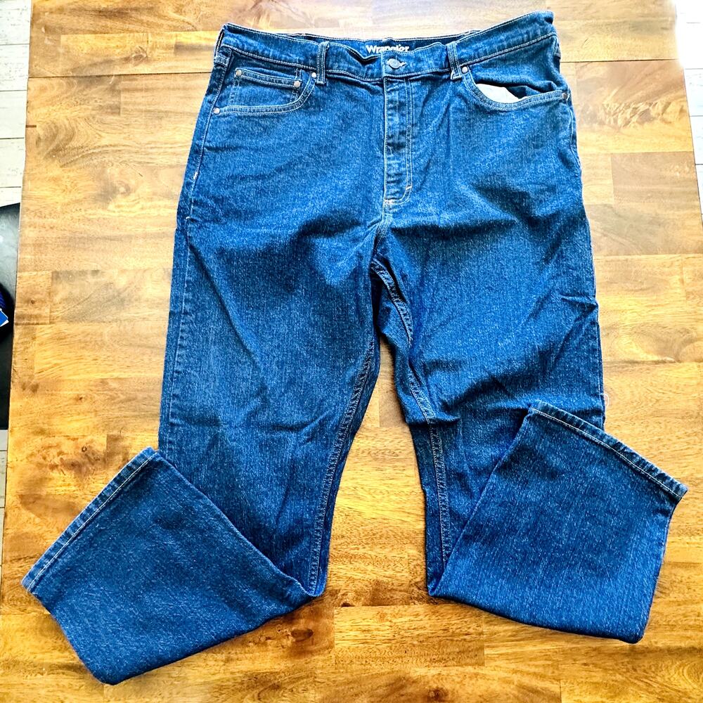 Wrangler Denim Jeans Mens 40 X 32 Relaxed Boot 99% Cotton 1% Elastane Work